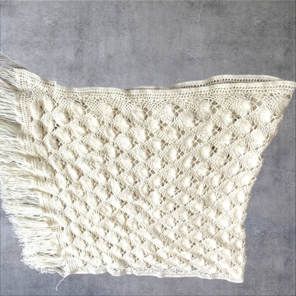 Off white angora crochet scarf shell design plus tassels - Picture 8 of 8